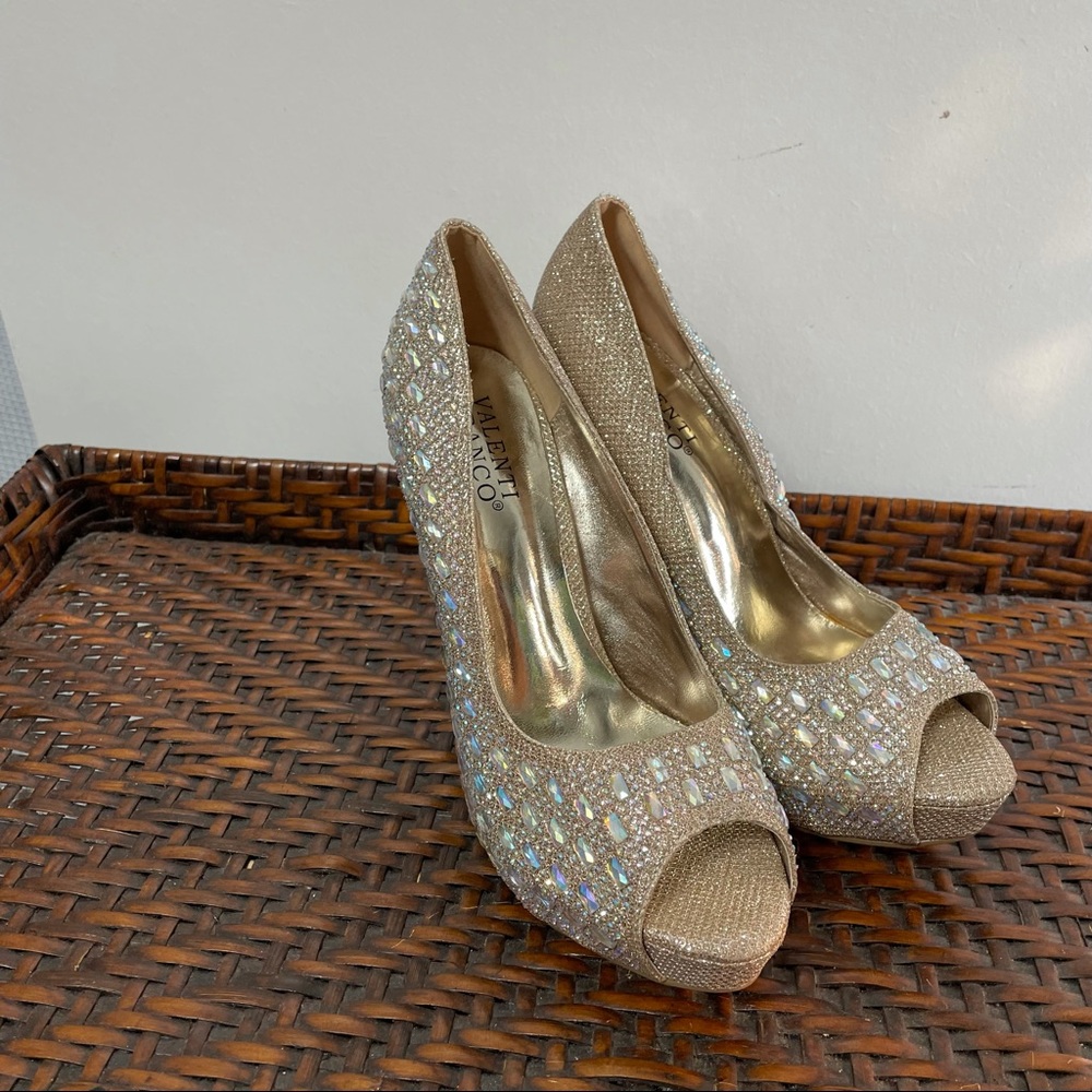 Valenti Franco Sparkley Sequin covered Peep Toe Platform Champagne Heels Size 8.